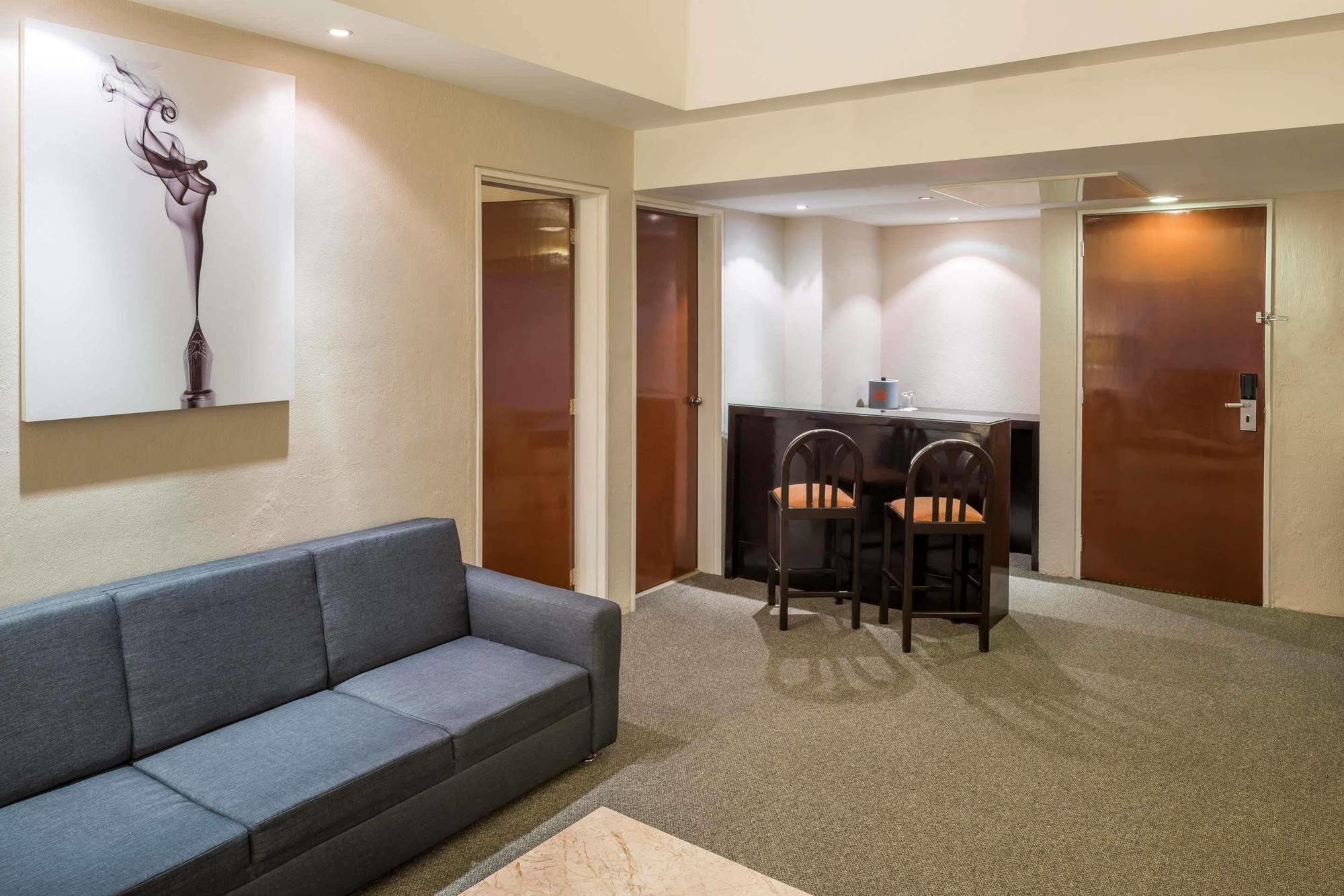 גואדלחארה Hotel Plaza Genova Centro מראה חיצוני תמונה